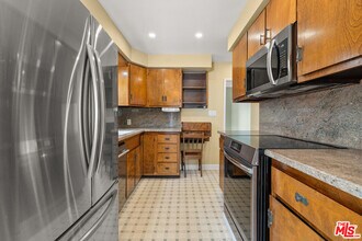 7315 W 82nd St in Los Angeles, CA - Building Photo - Building Photo