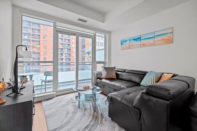 109 Eglinton Ave E