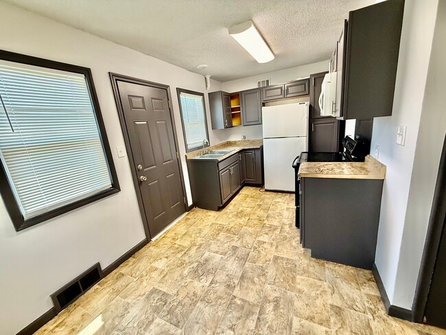 4018 N 42nd St in Omaha, NE - Building Photo - Building Photo