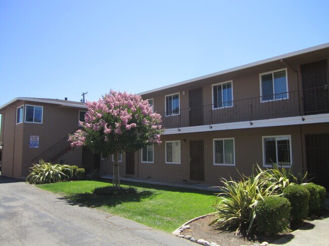 2370 Homestead Rd in Santa Clara, CA - Building Photo - Building Photo