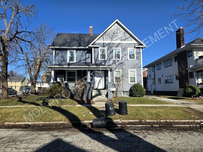 121 N Granger St in Saginaw, MI - Building Photo - Building Photo