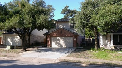 1431 Roxannes Run in Pflugerville, TX - Foto de edificio - Building Photo