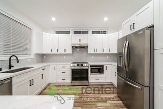 1042 S Director St in Seattle, WA - Building Photo - Building Photo