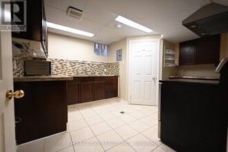 2164 GRAND RAVINE Dr in Oakville, ON - Building Photo - Building Photo