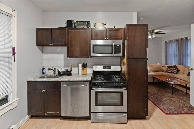 225 E Eagle St, Unit 2 in Boston, MA - Building Photo - Building Photo