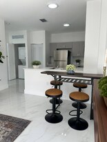 1453 W 29th St in Hialeah, FL - Building Photo