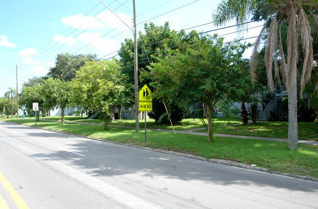 1625 16th St N in St. Petersburg, FL - Foto de edificio - Building Photo