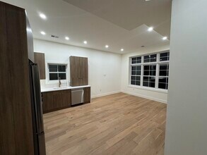 92 E 27th St in Bayonne, NJ - Building Photo - Building Photo