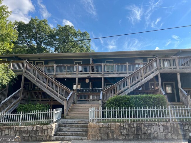 property at 562 Formwalt St SW