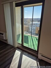 385 Massachusetts Ave in Arlington, MA - Foto de edificio - Building Photo