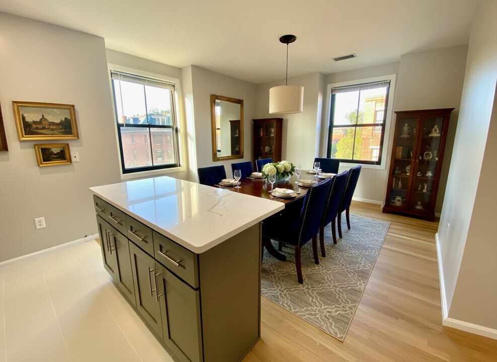 151 W Brookline St in Boston, MA - Building Photo