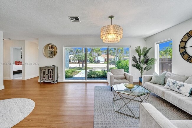 1242 Hollywood Blvd in Hollywood, FL - Building Photo - Building Photo