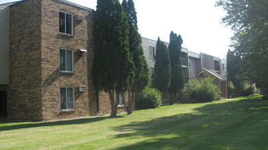 Broadway Apartments in Fergus Falls, MN - Foto de edificio - Building Photo