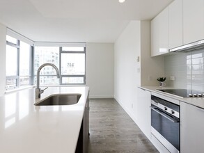 1308 Hornby St in Vancouver, BC - Building Photo - Building Photo