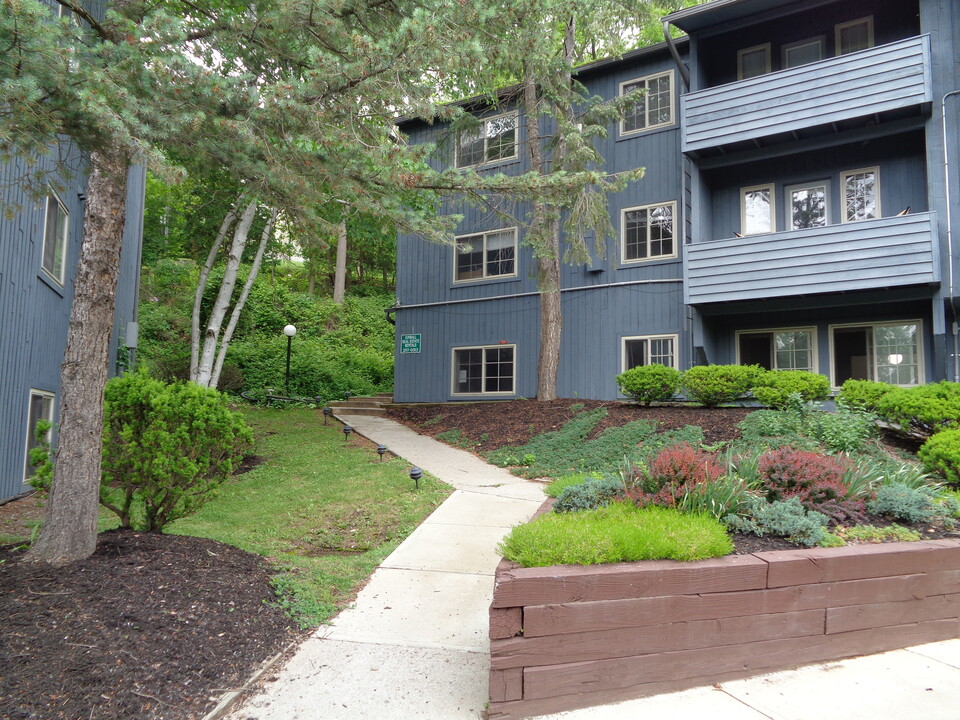 Campus Hill Apartments in Ithaca, NY - Foto de edificio