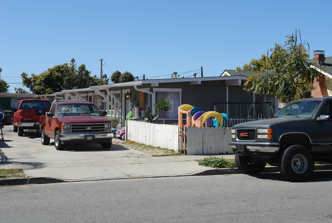 52-56 El Medio St in Ventura, CA - Building Photo