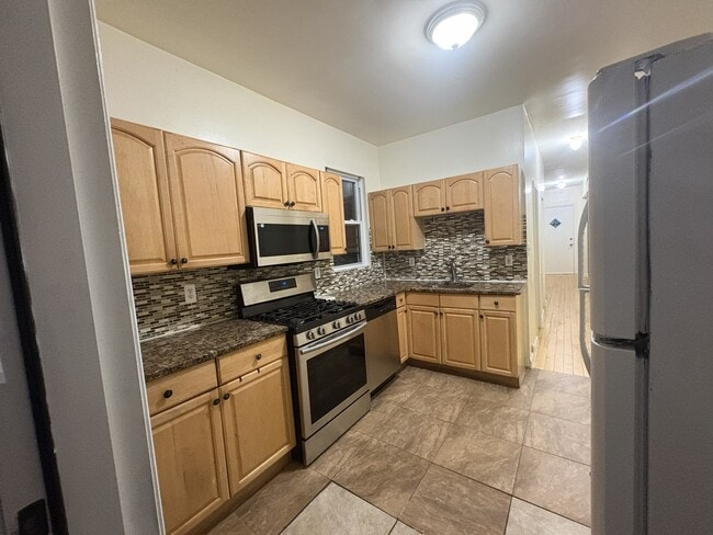 413 Georges Pl in Roselle, NJ - Building Photo - Building Photo