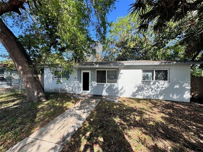 property at 206 NW 5th Ave