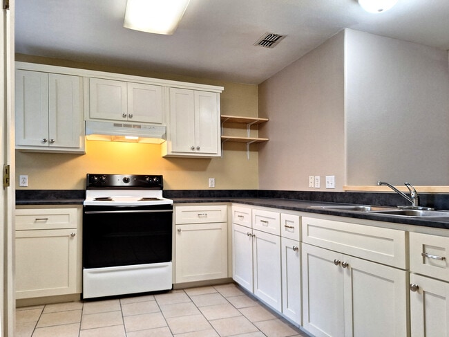 1907 Maria Isabel Dr, Unit B