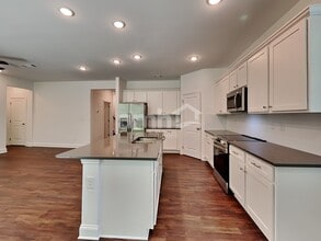 5017 Pebble Bridge Wy in Auburn, GA - Foto de edificio - Building Photo