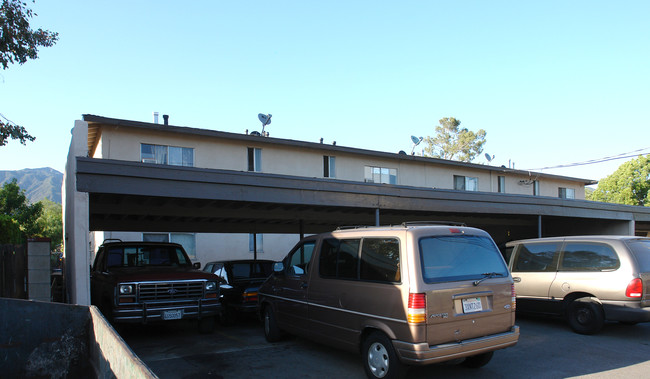 236 E Olive Ave in Monrovia, CA - Foto de edificio - Building Photo