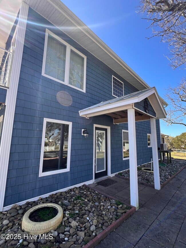 247 Shore Dr in Salter Path, NC - Building Photo - Building Photo
