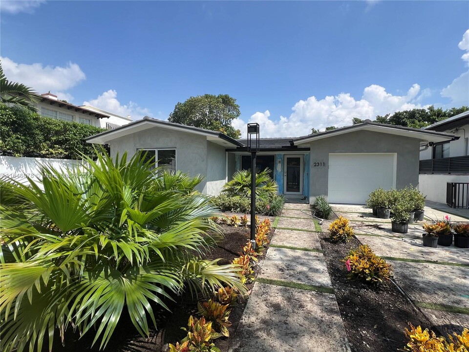 2311 SW 23rd St in Miami, FL - Building Photo