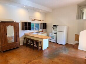 949 Crater Oak Dr, Unit Oak Tree in Calabasas, CA - Building Photo - Building Photo