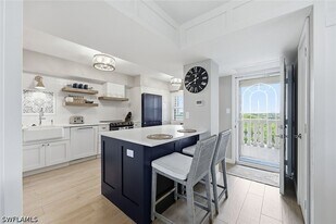 5501 Heron Point Dr in Naples, FL - Building Photo