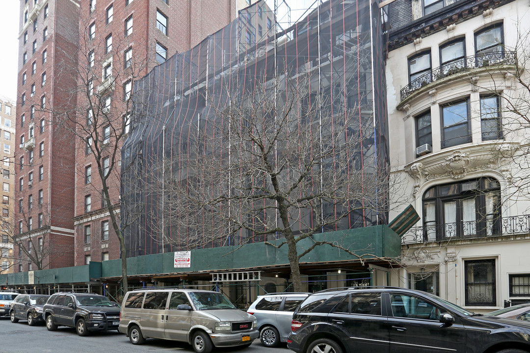 304 W 105th St in New York, NY - Building Photo