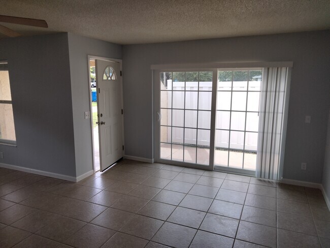 977 2nd Ave NE in Largo, FL - Building Photo - Building Photo