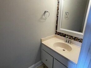 7906 Oak Meadow Ct in Charlotte, NC - Building Photo - Building Photo