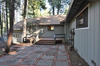 2742 Romer Blvd in Pollock Pines, CA - Foto de edificio - Building Photo