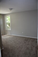4969 Stewart Ave, Unit 1-Lower in White Bear Lake, MN - Building Photo - Building Photo