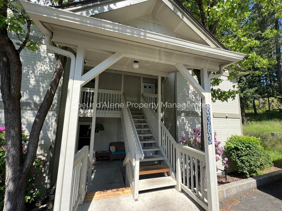 8383 N Village Dr in Hayden, ID - Building Photo