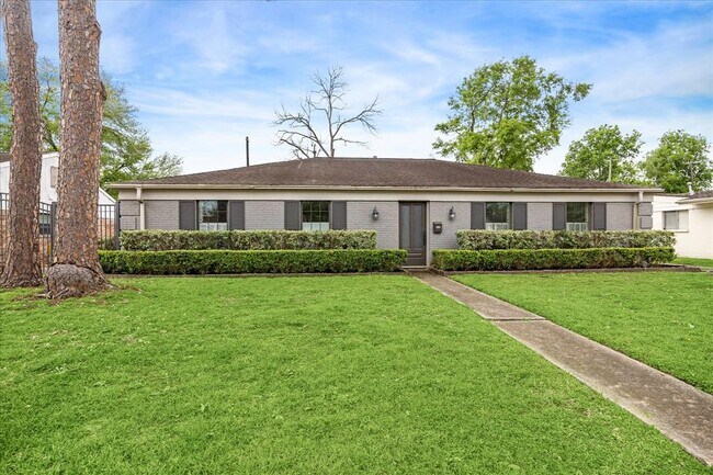 property at 5727 Hummingbird St