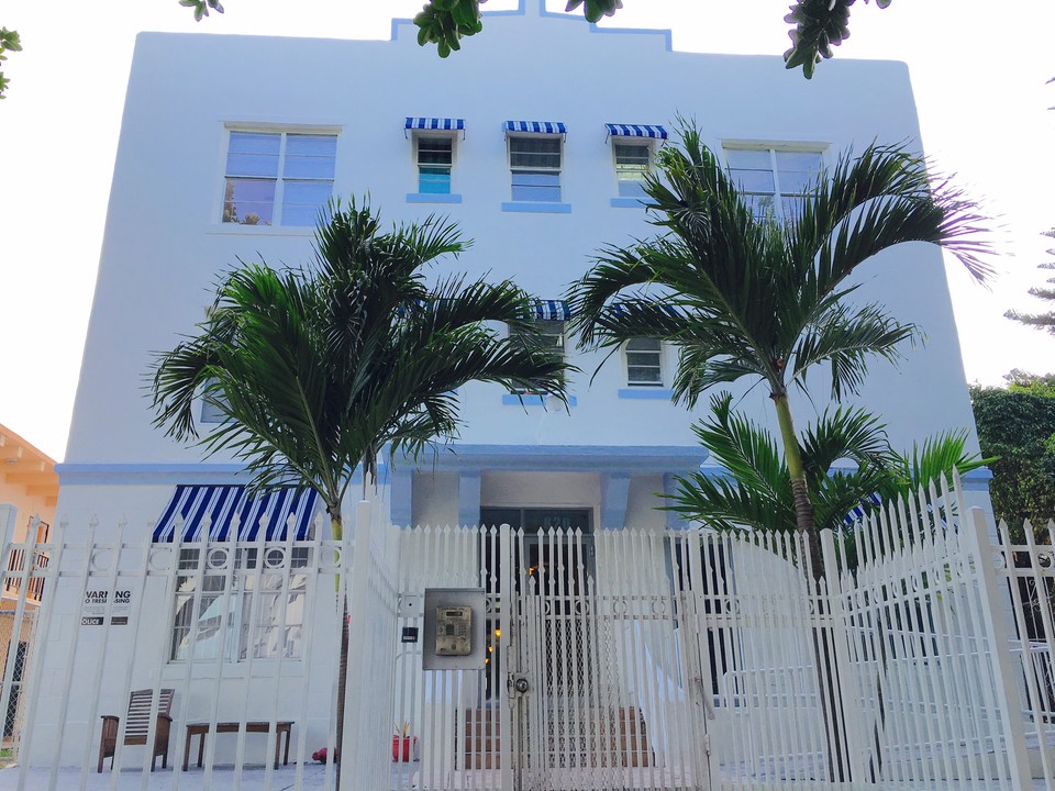 Meridian Apartments in Miami Beach, FL - Building Photo