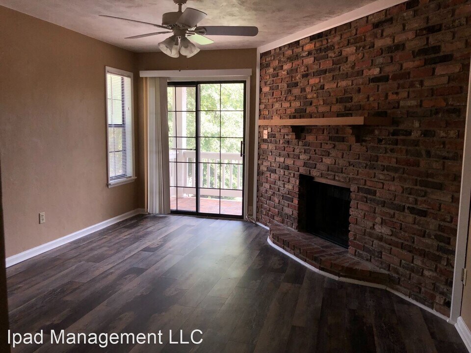 2396 Ryan Pl-Unit -Unit D in Tallahassee, FL - Building Photo