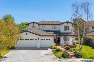 674 Via de Tierra in Thousand Oaks, CA - Building Photo