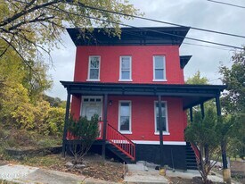 13 Kimball St in Amsterdam, NY - Building Photo