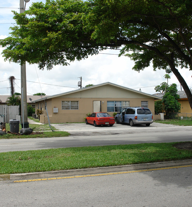 5992 NW 19th St in Fort Lauderdale, FL - Building Photo - Building Photo