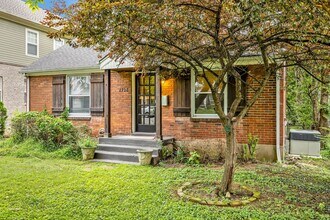 2718 Acklen Ave in Nashville, TN - Building Photo - Building Photo