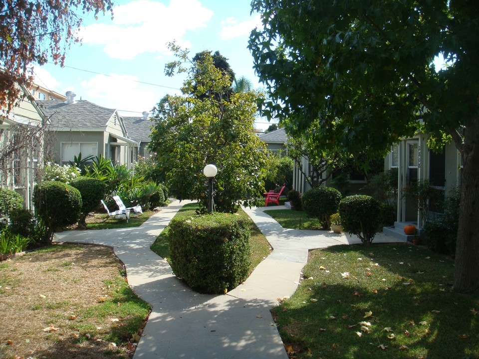 2806-2814 St George St in Los Angeles, CA - Foto de edificio