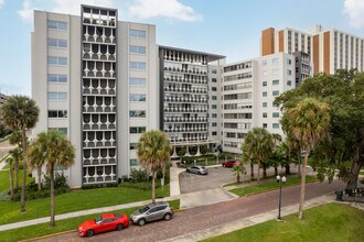 Lake Lucerne Towers in Orlando, FL - Foto de edificio - Building Photo