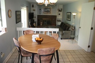 5813 Rothbury Ct in Ypsilanti, MI - Foto de edificio - Building Photo