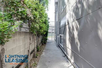 6738-6733 Independence Ave in Los Angeles, CA - Building Photo - Building Photo