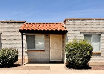 3646 E Blacklidge Dr, Unit 6 in Tucson, AZ - Foto de edificio
