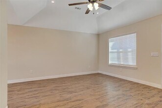 925 N Barrett Ave in Denison, TX - Building Photo - Building Photo