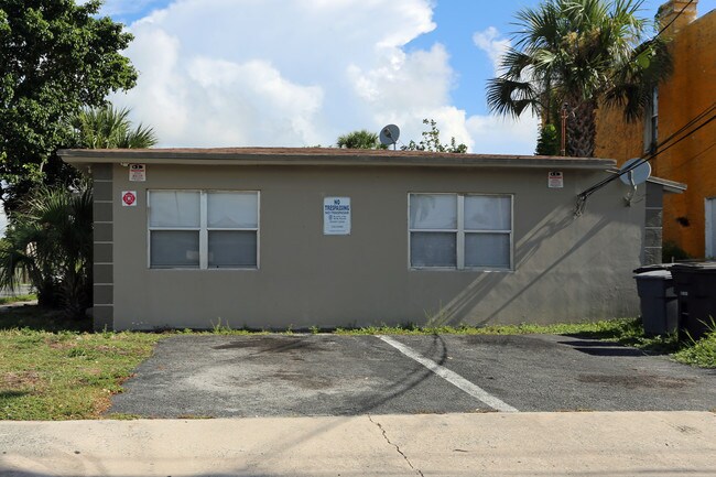 500 Douglass Ave in West Palm Beach, FL - Foto de edificio - Building Photo