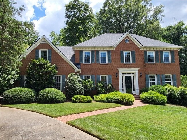 property at 2551 Tanager Ct NE